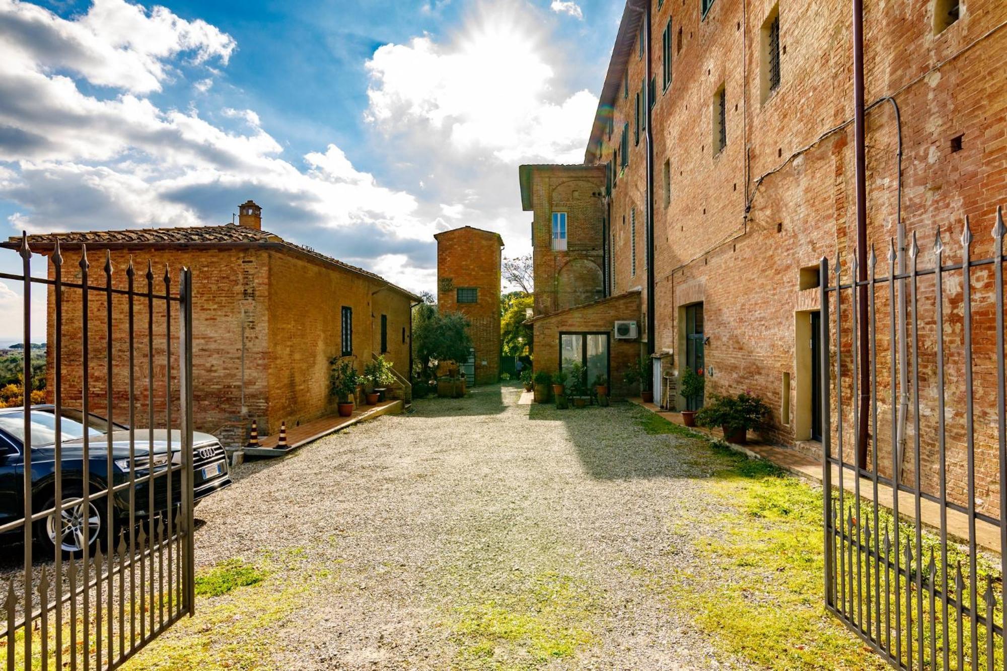 Porta Romana Elegant Apartments With Private Parking! Siena Exterior foto