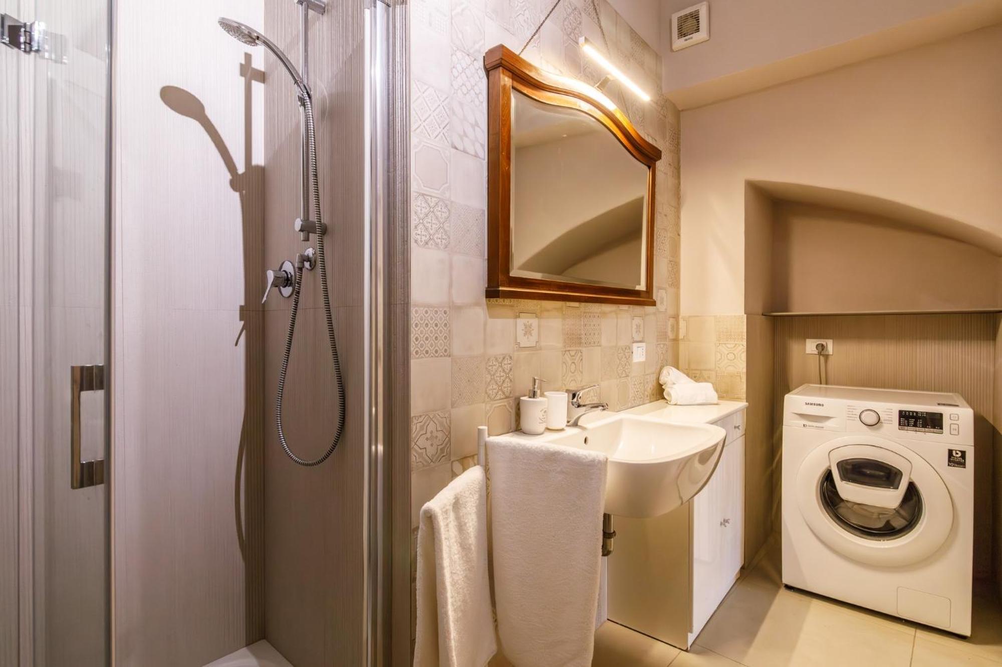 Porta Romana Elegant Apartments With Private Parking! Siena Exterior foto