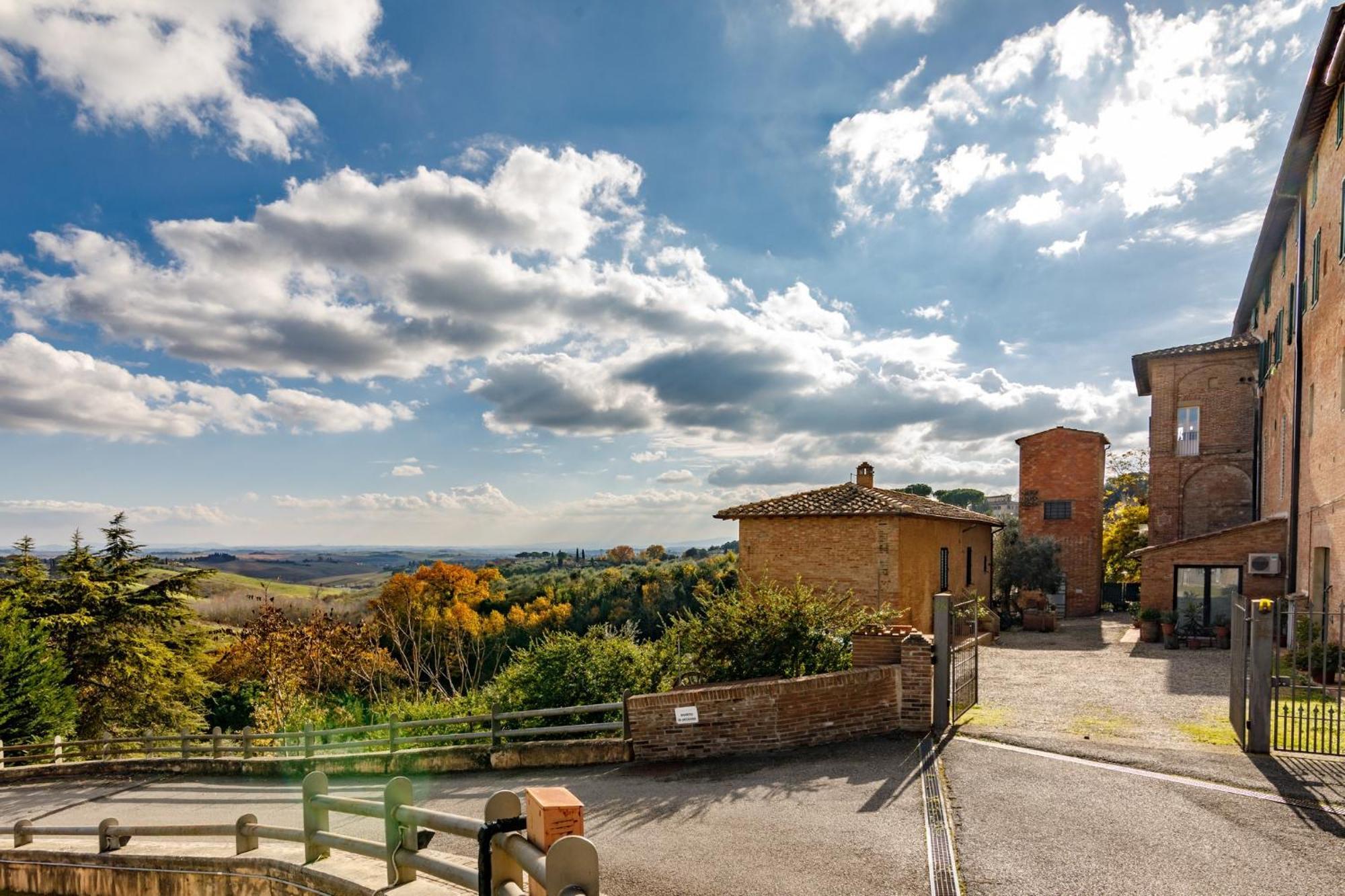 Porta Romana Elegant Apartments With Private Parking! Siena Exterior foto